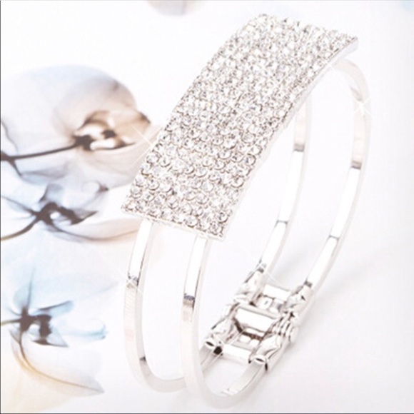 5⭐️RATED CRYSTAL BLING BANGLE CUFF - Picture 5 of 7